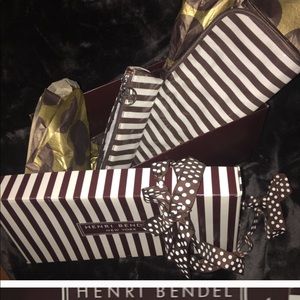 Henri Bendel Makeup/jewelry roll up
